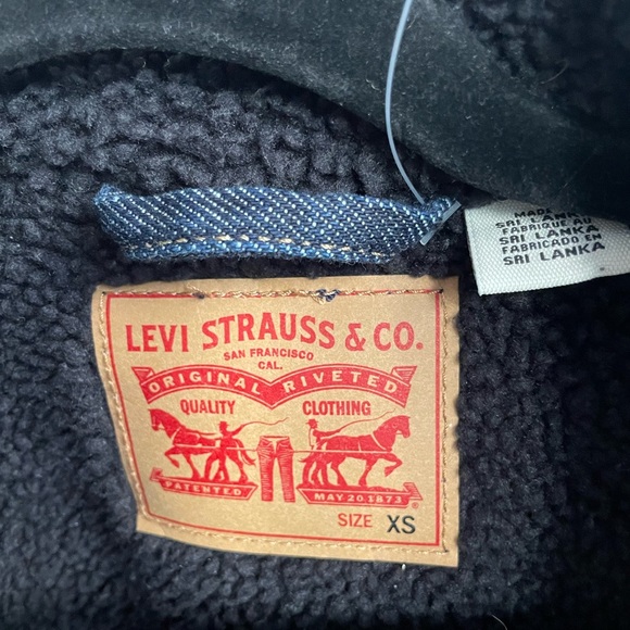 LEVI’S Sherpa Trucker Jacket in Evening Dark Wash | Size XS - Picture 4 of 5